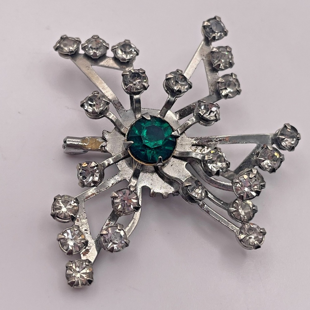 Vintage Silver Tone Emerald Green Rhinestone Snowflake Starburst Brooch Pin